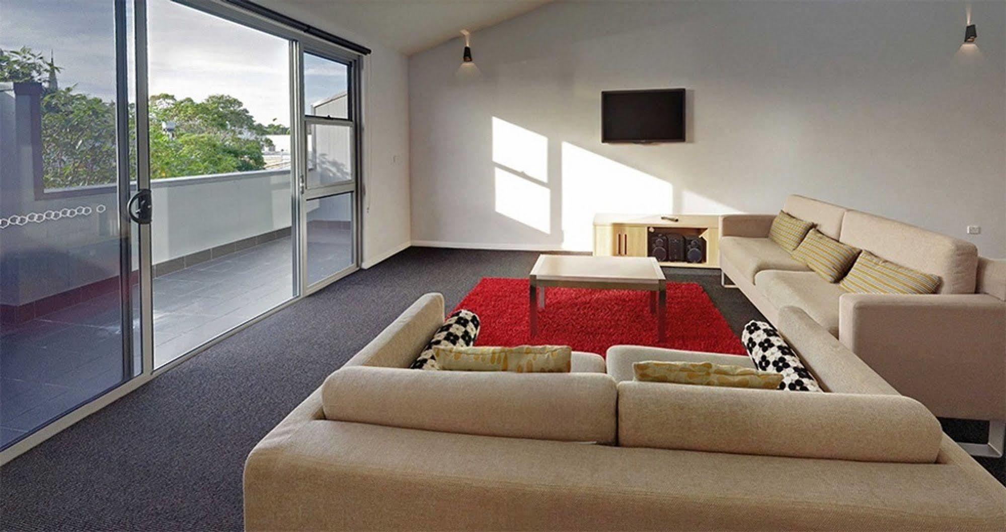 Crown On Darby Newcastle Aparthotel Bagian luar foto