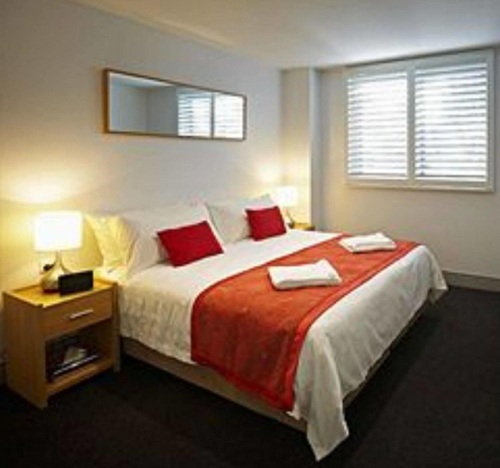 Crown On Darby Newcastle Aparthotel Bagian luar foto