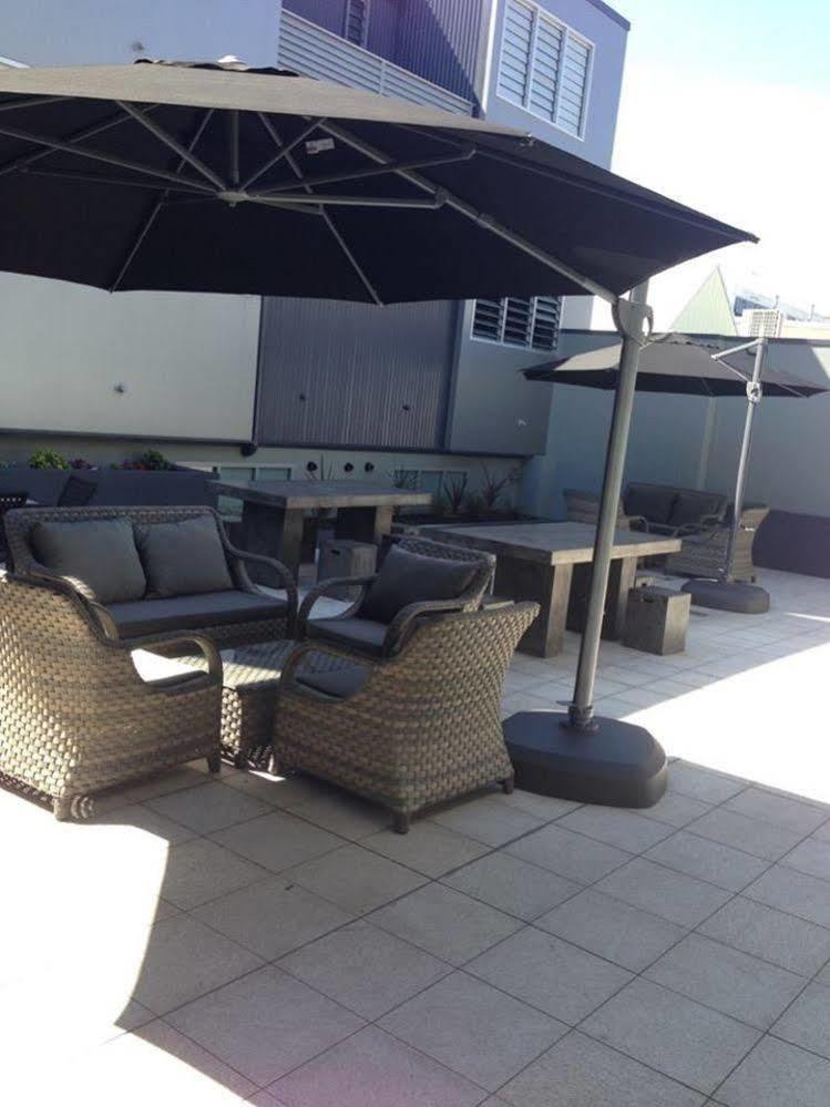 Crown On Darby Newcastle Aparthotel Bagian luar foto